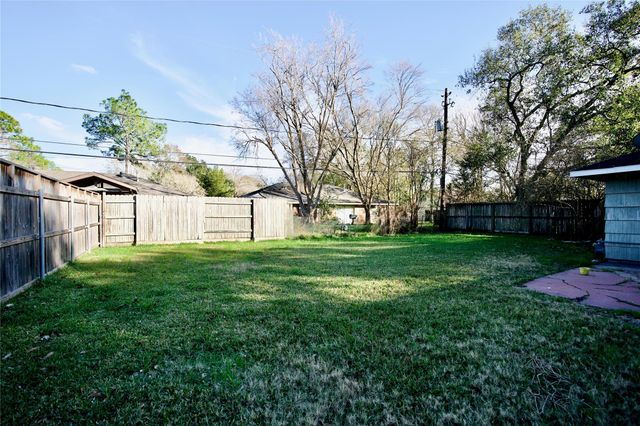 8733 Robindell Drive, Houston, TX 77074