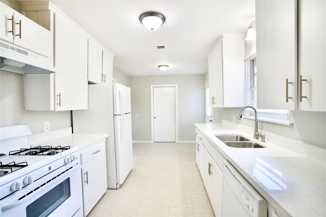 8733 Robindell Drive, Houston, TX 77074