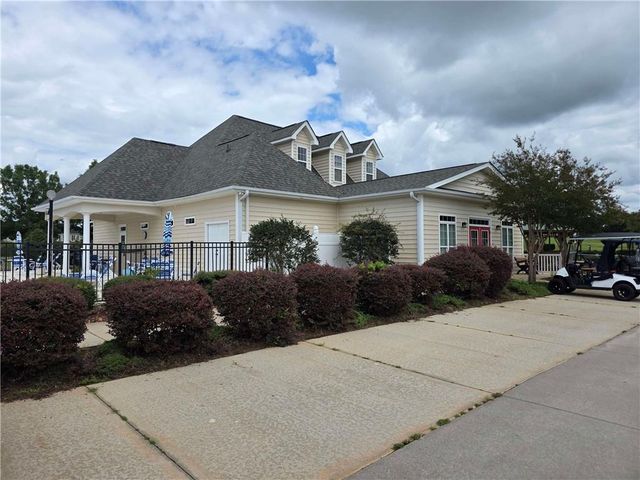 902 Quail Ridge LN, Perry, GA 31069