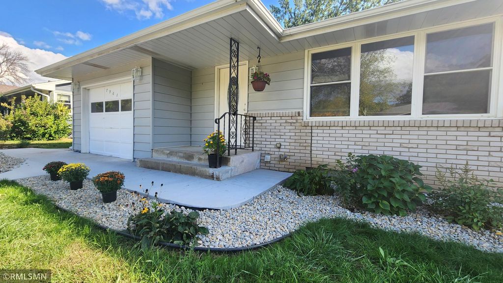 7961 59th Avenue N, New Hope, MN 55428