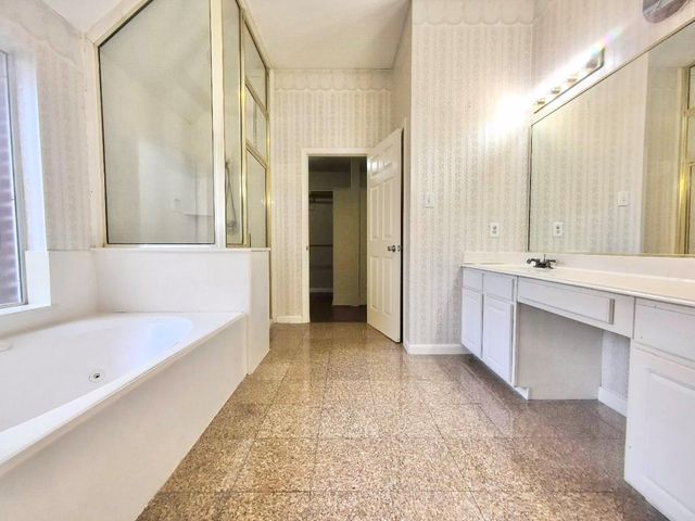 1916 Lake Winds Drive, Missouri City, TX 77459