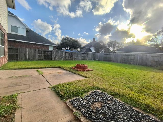 1916 Lake Winds Drive, Missouri City, TX 77459