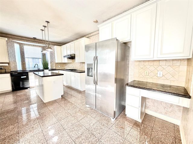 1916 Lake Winds Drive, Missouri City, TX 77459