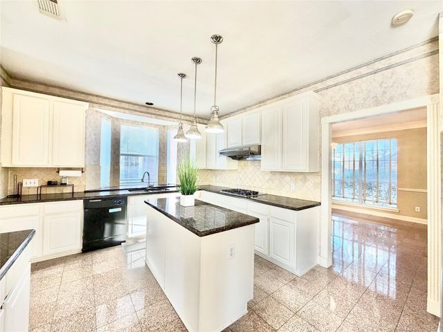 1916 Lake Winds Drive, Missouri City, TX 77459