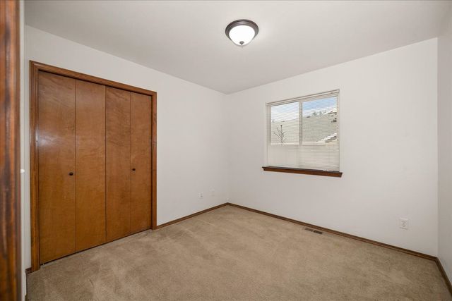 520 S McKee St, Greenacres, WA 99016