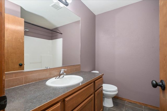 520 S McKee St, Greenacres, WA 99016