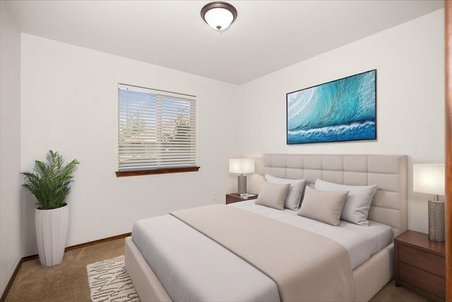 520 S McKee St, Greenacres, WA 99016