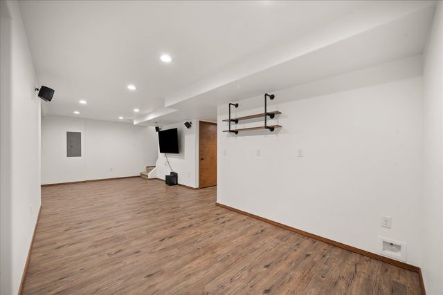 520 S McKee St, Greenacres, WA 99016