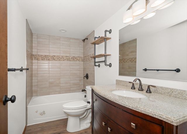 520 S McKee St, Greenacres, WA 99016