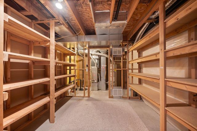 520 S McKee St, Greenacres, WA 99016