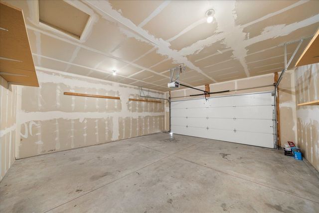 520 S McKee St, Greenacres, WA 99016