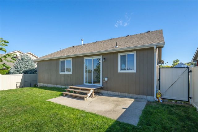 520 S McKee St, Greenacres, WA 99016