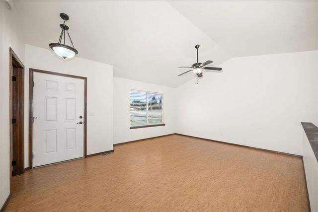 520 S McKee St, Greenacres, WA 99016