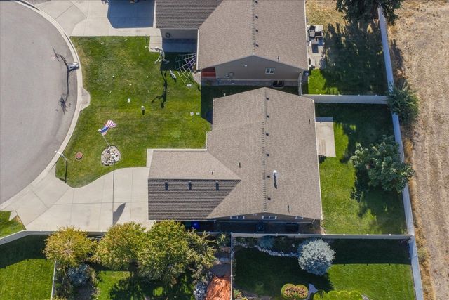 520 S McKee St, Greenacres, WA 99016