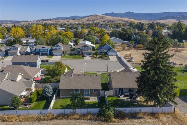 520 S McKee St, Greenacres, WA 99016