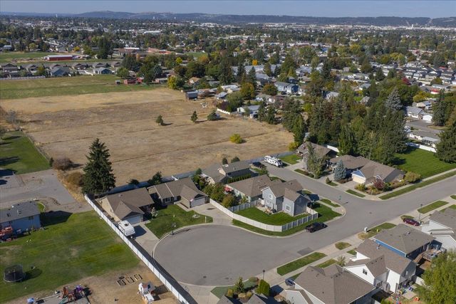 520 S McKee St, Greenacres, WA 99016