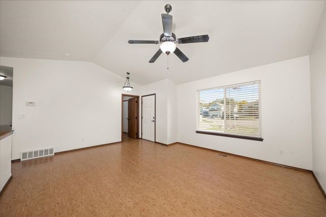 520 S McKee St, Greenacres, WA 99016