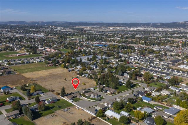 520 S McKee St, Greenacres, WA 99016