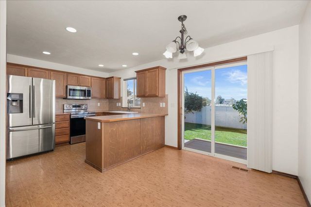 520 S McKee St, Greenacres, WA 99016