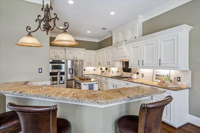 102 Vieux Carre Drive, Houston, TX 77009