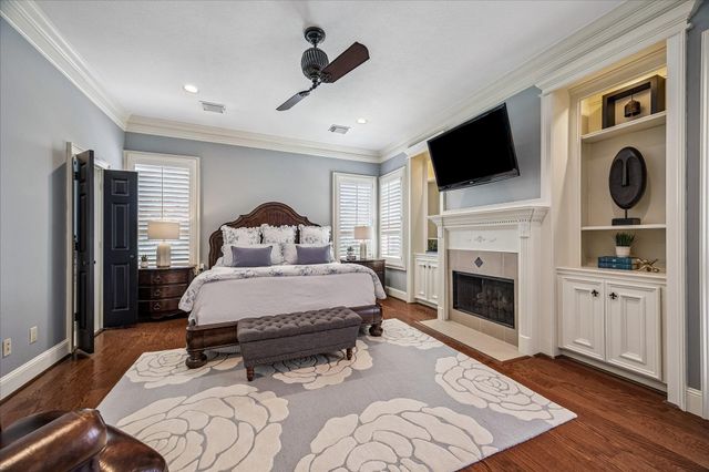 102 Vieux Carre Drive, Houston, TX 77009