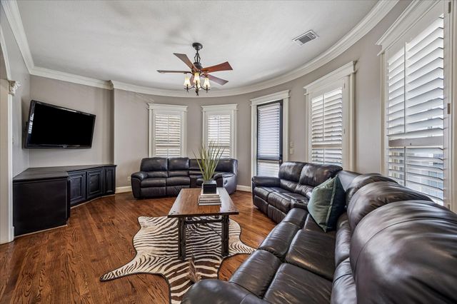 102 Vieux Carre Drive, Houston, TX 77009