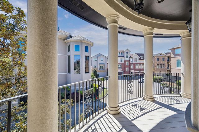 102 Vieux Carre Drive, Houston, TX 77009