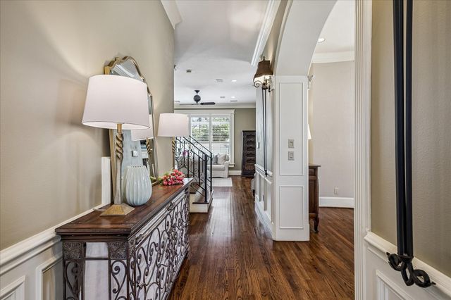 102 Vieux Carre Drive, Houston, TX 77009