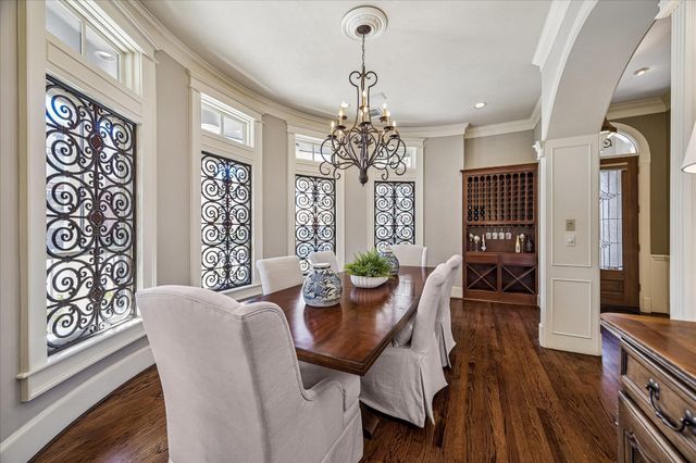 102 Vieux Carre Drive, Houston, TX 77009