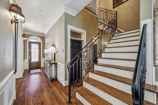 102 Vieux Carre Drive, Houston, TX 77009