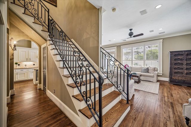 102 Vieux Carre Drive, Houston, TX 77009