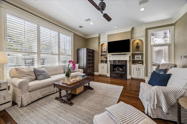 102 Vieux Carre Drive, Houston, TX 77009