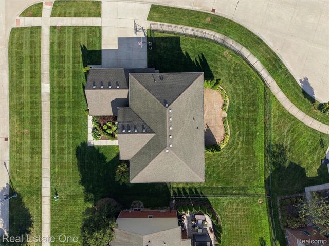 21640 Pine Cone Drive, Macomb Township, MI 48042