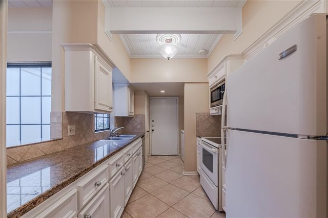 5328 Brownway B15, Houston, TX 77056