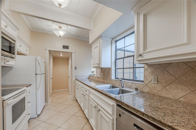 5328 Brownway B15, Houston, TX 77056