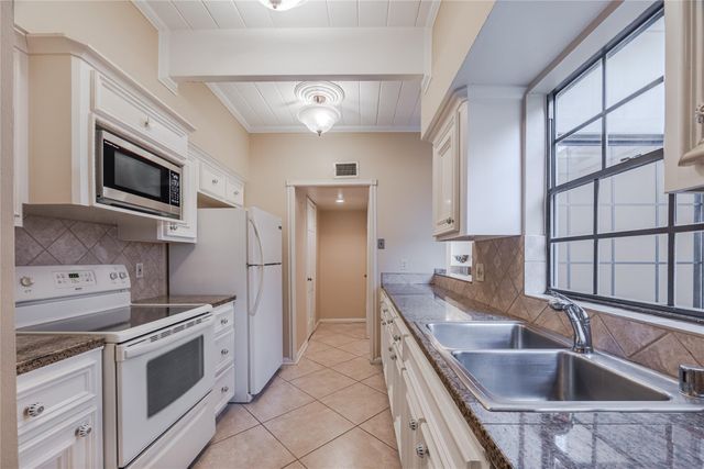 5328 Brownway B15, Houston, TX 77056