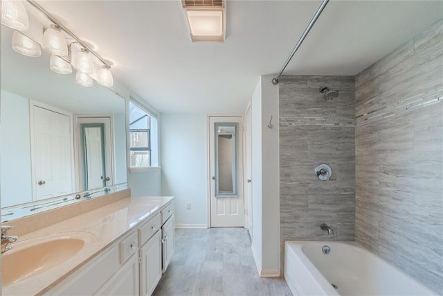 5328 Brownway B15, Houston, TX 77056