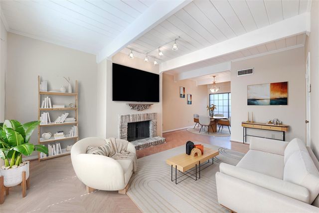 5328 Brownway B15, Houston, TX 77056