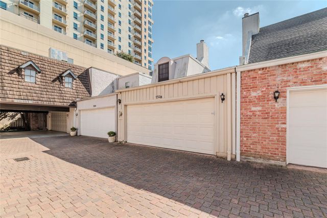 5328 Brownway B15, Houston, TX 77056