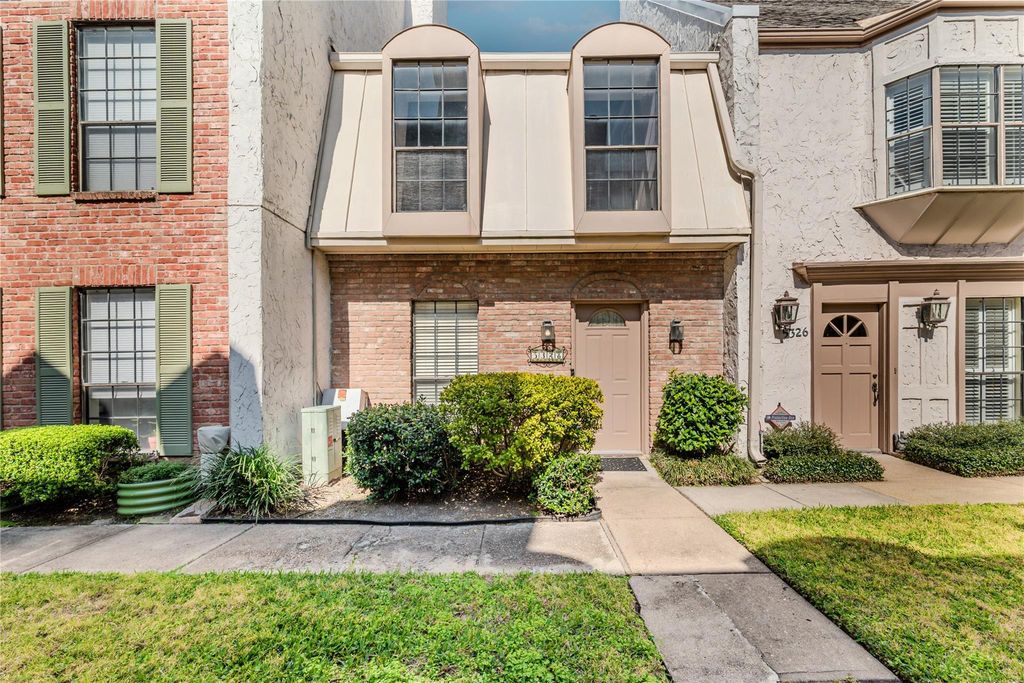 5328 Brownway B15, Houston, TX 77056