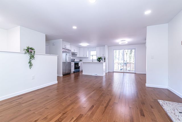 6 Lamplighter Drive, Nashua, NH 03064