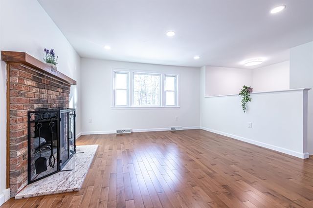 6 Lamplighter Drive, Nashua, NH 03064