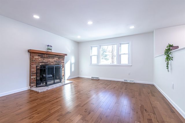 6 Lamplighter Drive, Nashua, NH 03064