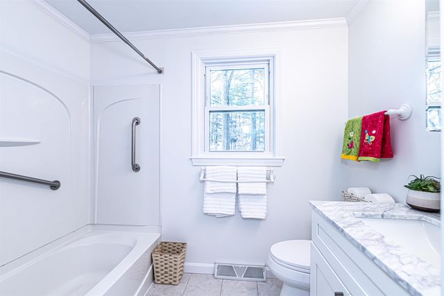 6 Lamplighter Drive, Nashua, NH 03064