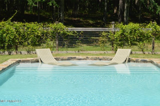 1088 S Red Banks Road, Byhalia, MS 38611
