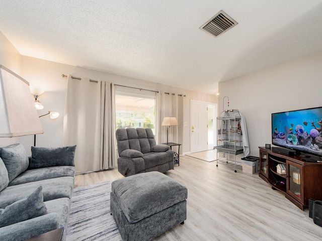 8657 143RD STREET, Seminole, FL 33776