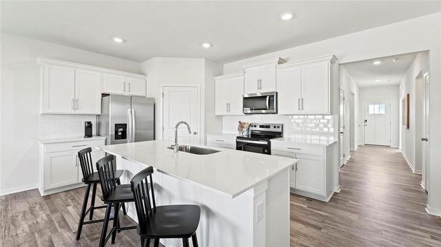 21534 Carrara Circle, Peculiar, MO 64078