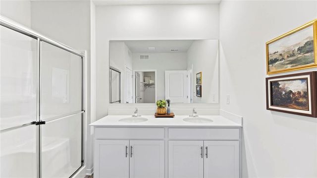 21534 Carrara Circle, Peculiar, MO 64078