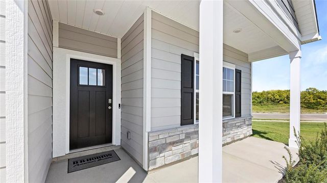 21534 Carrara Circle, Peculiar, MO 64078