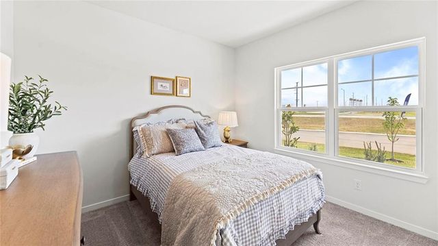 21534 Carrara Circle, Peculiar, MO 64078